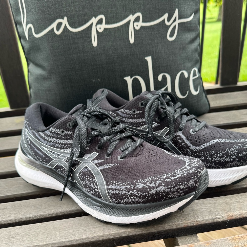 Women’s ASICS Size 9 1/2